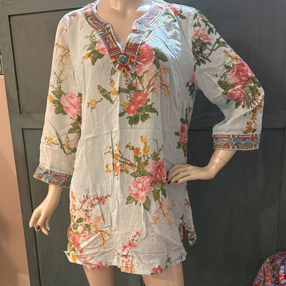 Soft Surroundings Floral Embroidered Women's Top resort lounge